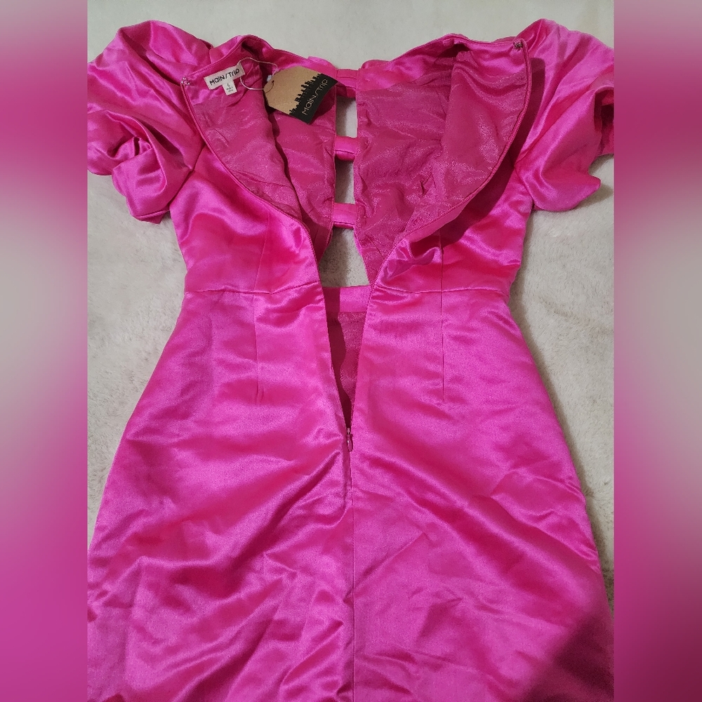 Pink Puff Sleeve Dress with Bow Details - Picture 6 of 10